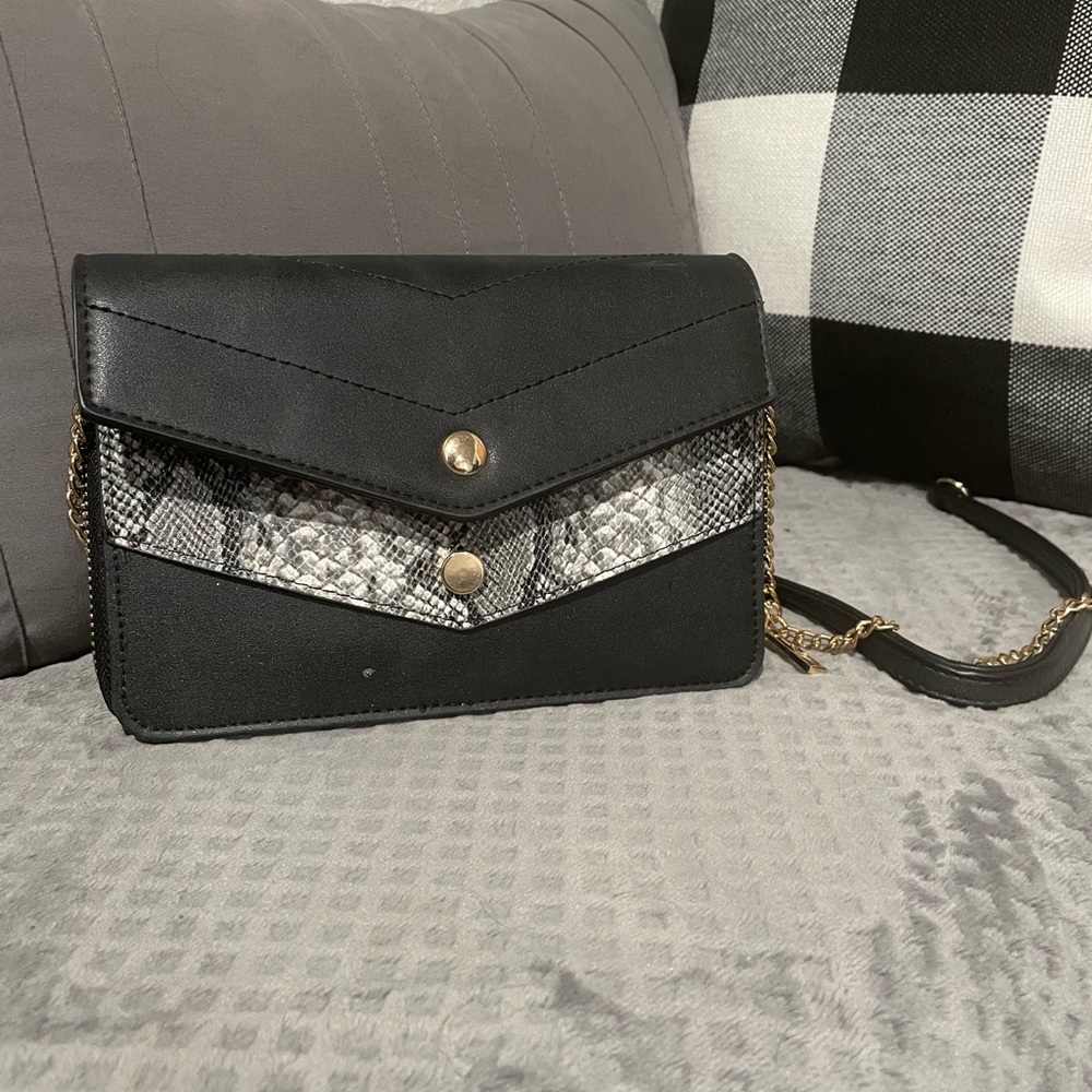🎈 Black Crossbody